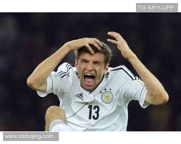 足球小卡片:揭开球星背后的故事与收藏价值 足球小卡片:揭开球星背后的故事与收藏价值