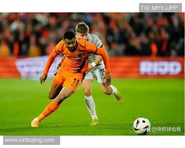 足球球星赛场怒吼队友引发激烈讨论团队氛围成焦点 足球球星赛场怒吼队友引发激烈讨论团队氛围成焦点